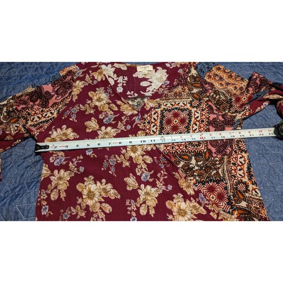 Umgee Sz L Mixed Print Floral Boho Faux Wrap Blouse with Front Bubble Hem - Picture 5 of 6